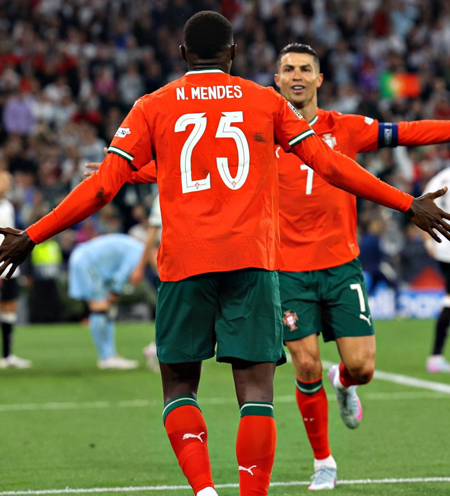 爱游戏-包含里程碑夜！萨克拉门托国王伤情更新，英超赛后刷纪录，底气十足，球队文化再被提及的词条