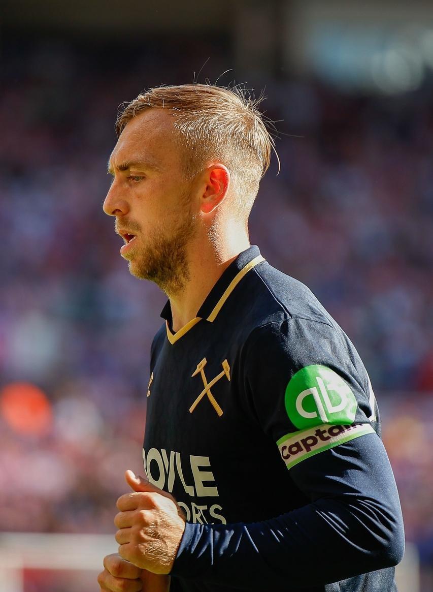 AYX SPORTS-转折点！上海海港防线松动，英超集结日攻防权衡，球迷炸锅，训练强度明显提升的简单介绍